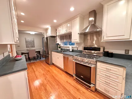 $750,000 | 26 Grandview Terrace, Essex, CT 06426