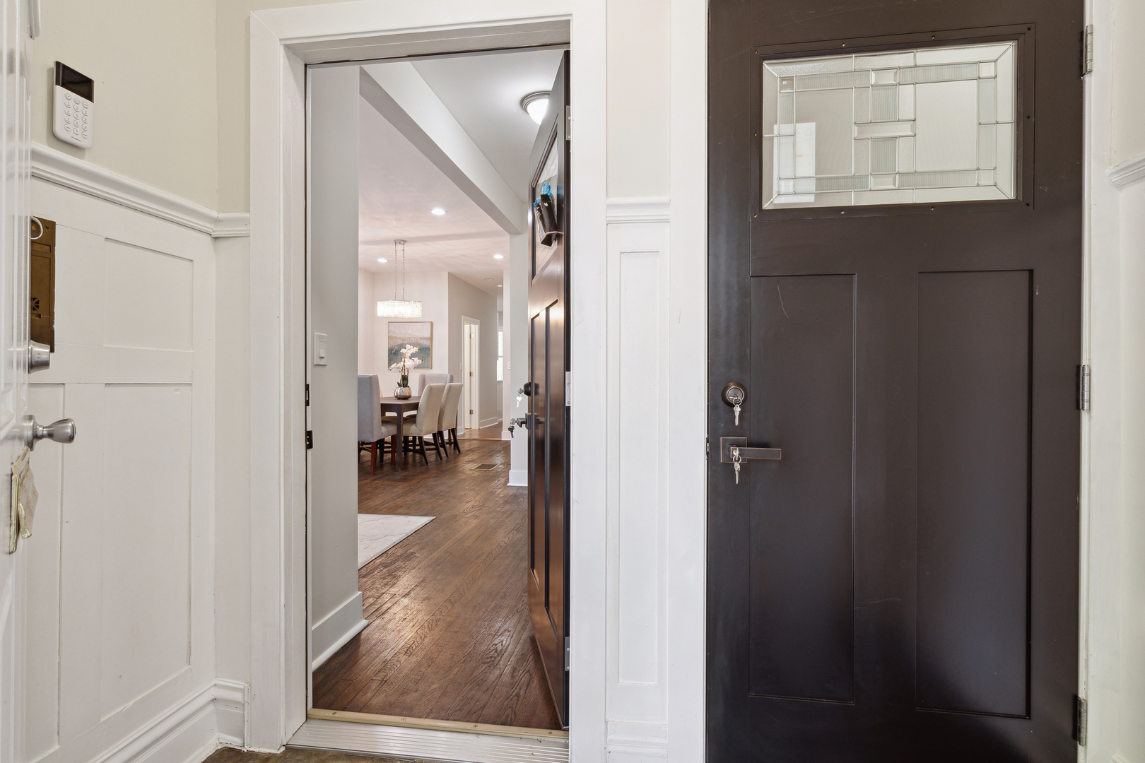 6826 South Prairie Avenue, Unit 1 Chicago, IL 60637 - Photo 2 of 20 a view of a hallway with a dining room and livingroom