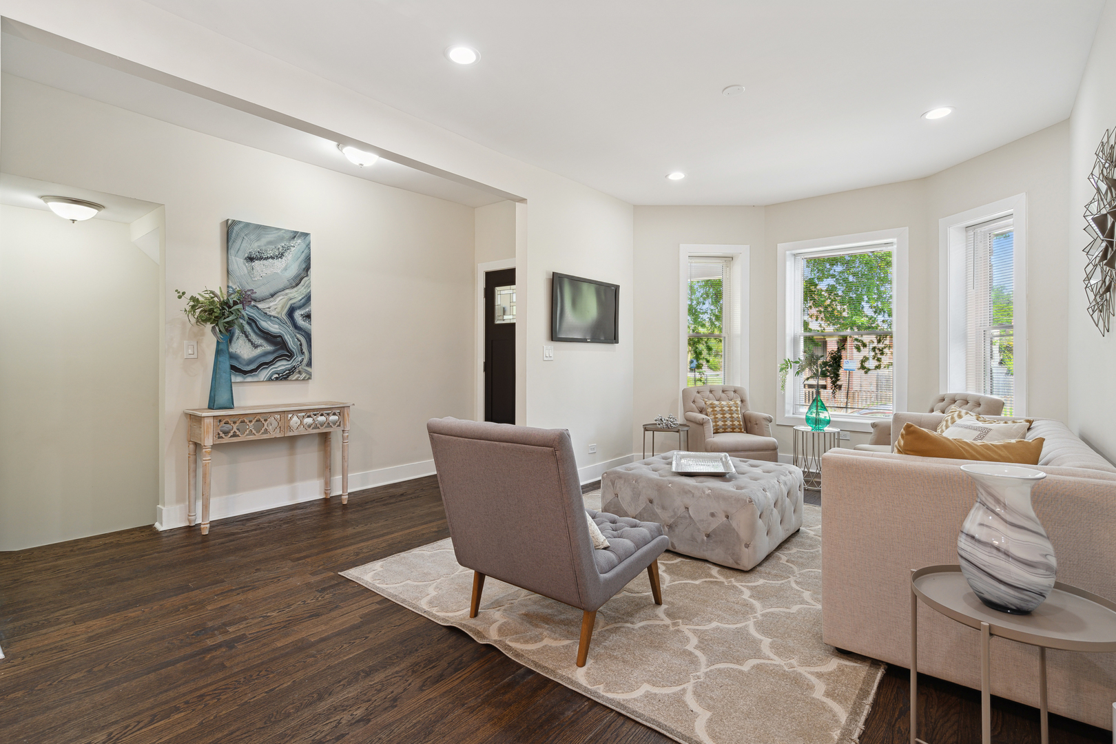 6826 South Prairie Avenue, Unit 1 Chicago, IL 60637 - Photo 3 of 20 a living room with furniture and a wooden floor
