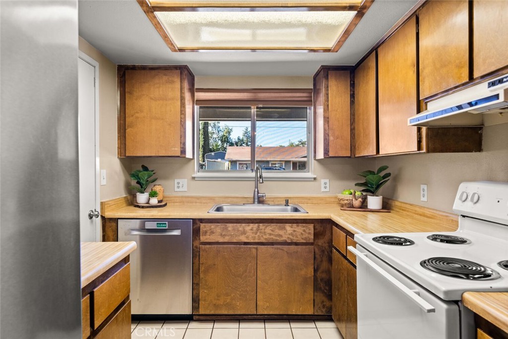 9468 Perkins Road Chico, CA 95928 - Photo 11 of 41 Kitchen