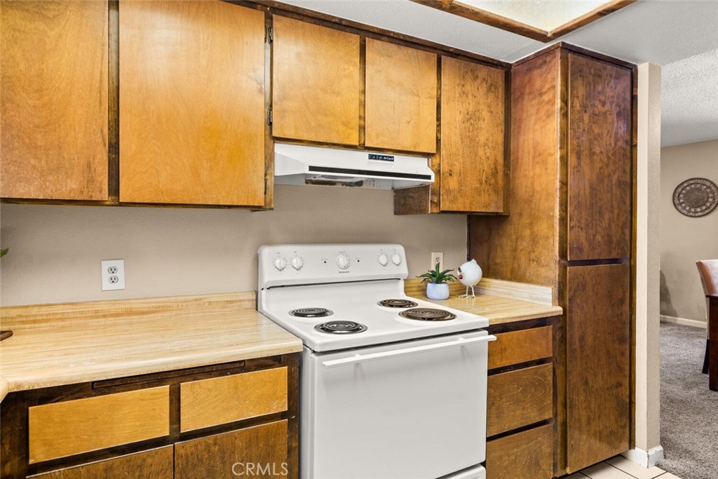 9468 Perkins Road Chico, CA 95928 - Photo 12 of 41 Electric stove