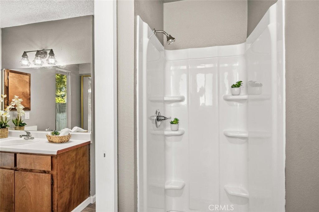 9468 Perkins Road Chico, CA 95928 - Photo 19 of 41 New shower insert.