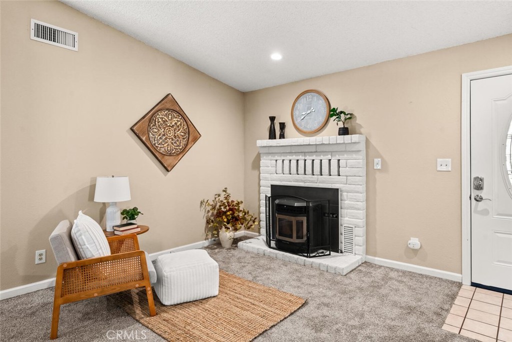 9468 Perkins Road Chico, CA 95928 - Photo 7 of 41 Livingroom with pellet stove