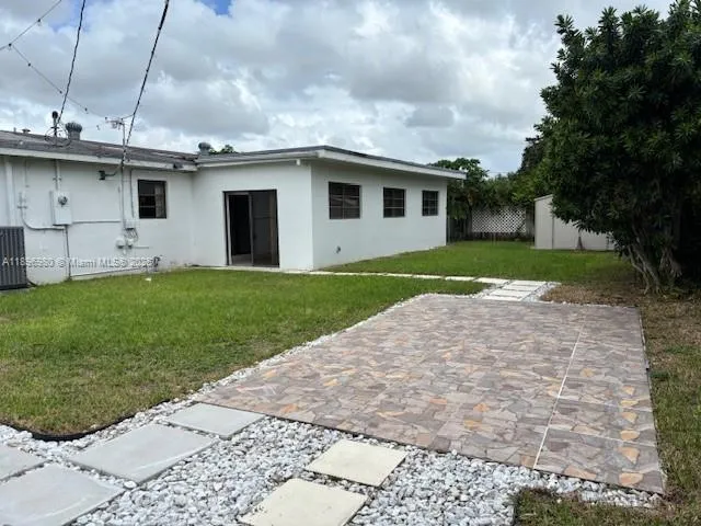a view of a yard in front of a house
