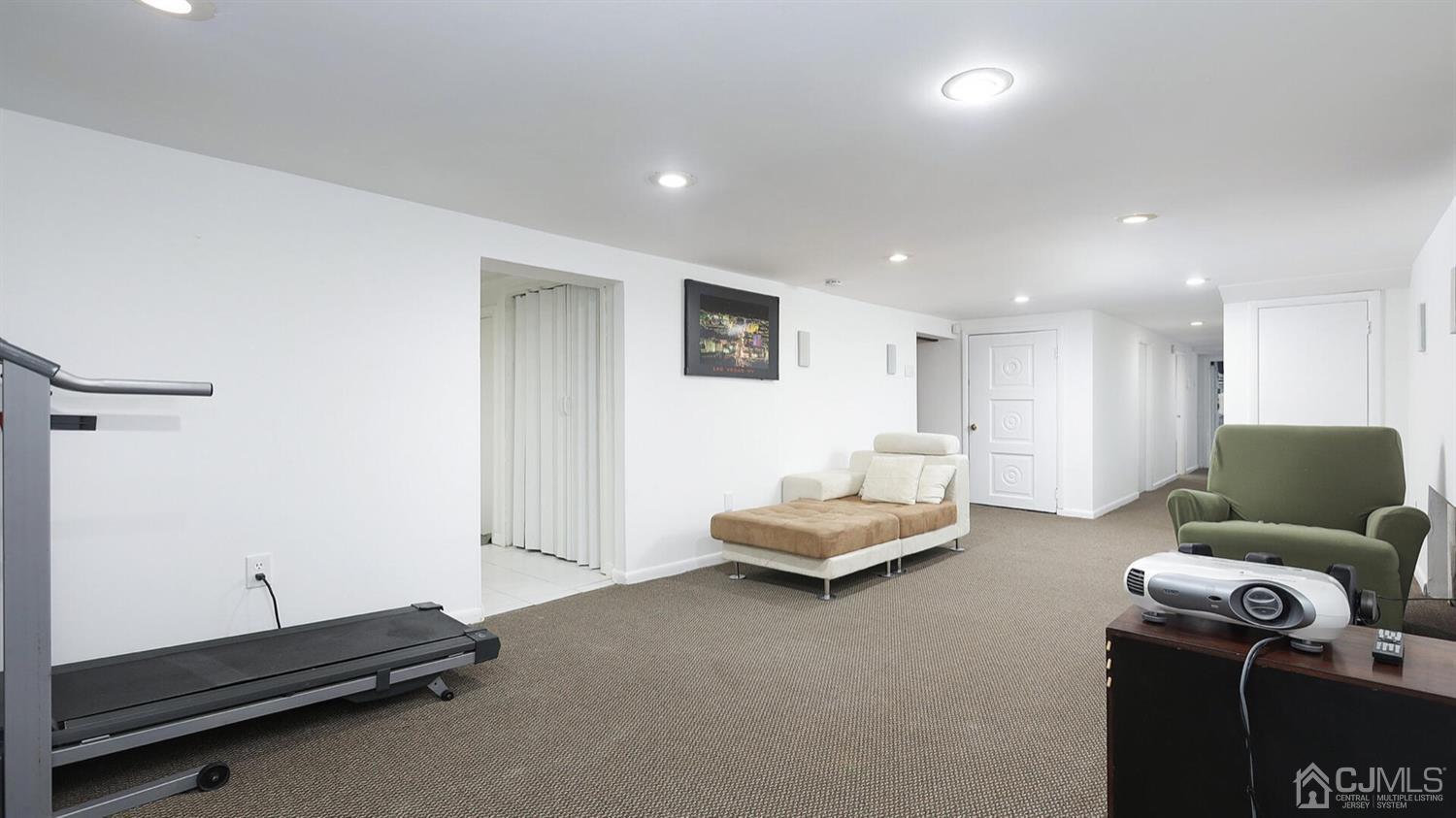 99 Lancaster Road Colonia, NJ 07067 - Photo 22 of 31 Gallery Image 22