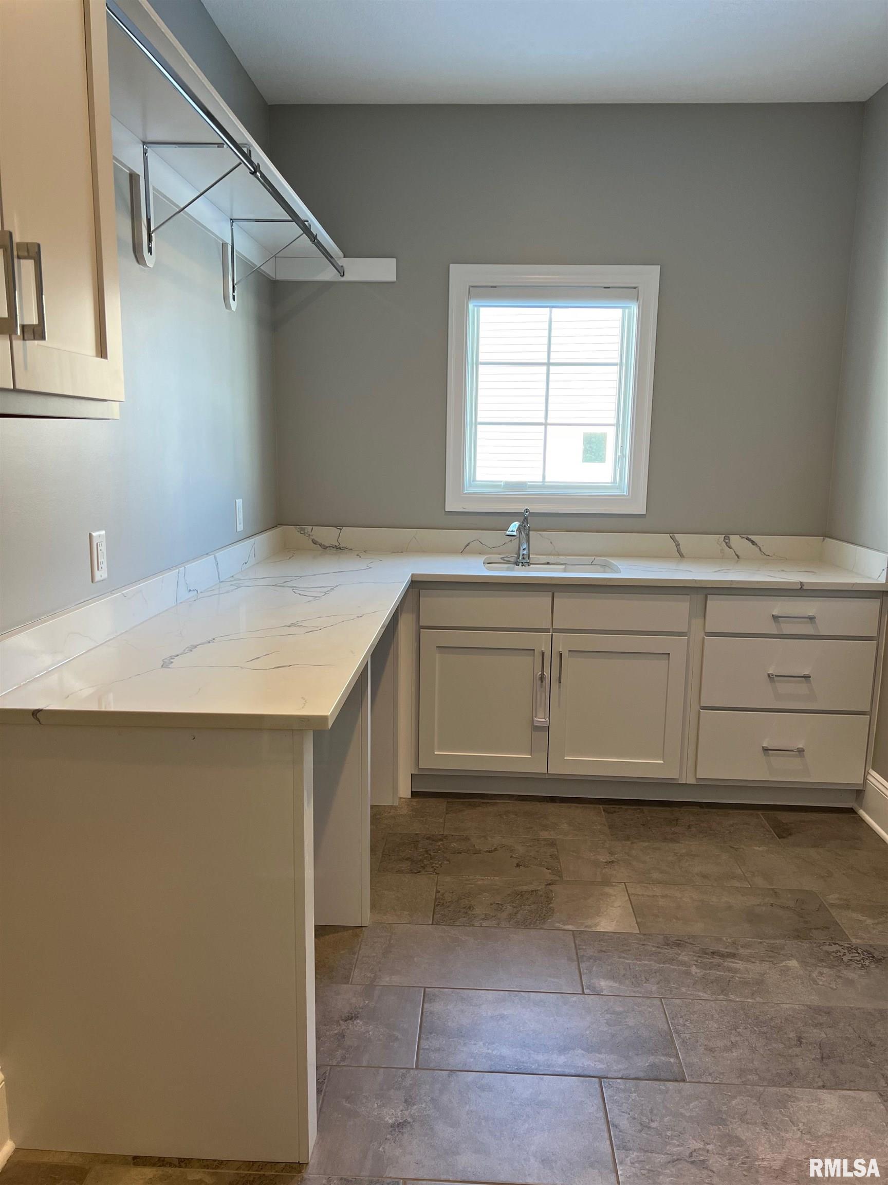 6314 Forest Road Davenport, IA 52807 - Photo 10 of 11 Gallery Image 10