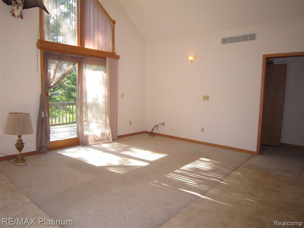 6327 Linden Road Fenton, MI 48430 - Photo 4 of 25 6327 LINDEN LIVING ROOM.jpg