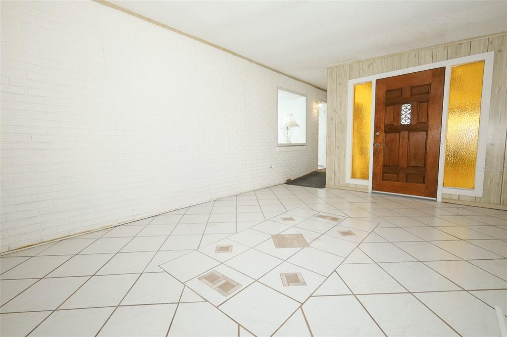 124 Salem Street Altamonte Springs, FL 32701 - Photo 11 of 45 a view of an empty room and window