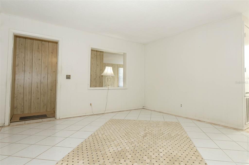 124 Salem Street Altamonte Springs, FL 32701 - Photo 18 of 45 an empty room with a workbench