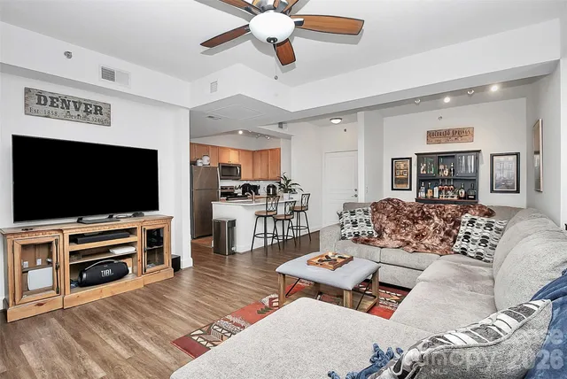 $2,100 | 1315 East Boulevard, Unit 309, Charlotte, NC 28203