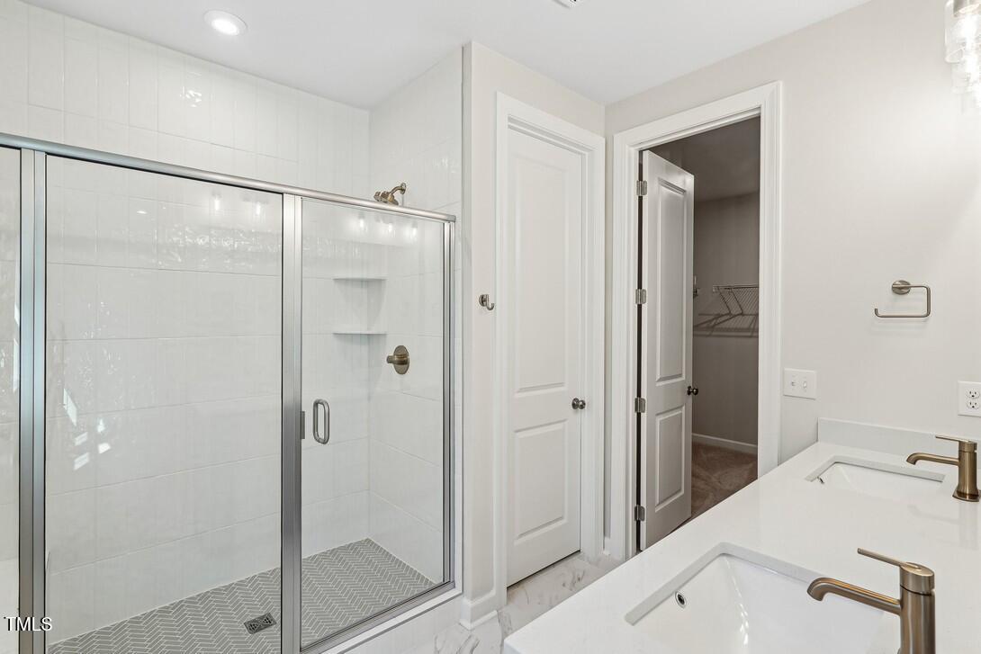4746 Cypress Tree Lane Raleigh, NC 27612 - Photo 8 of 23 Primary Bath