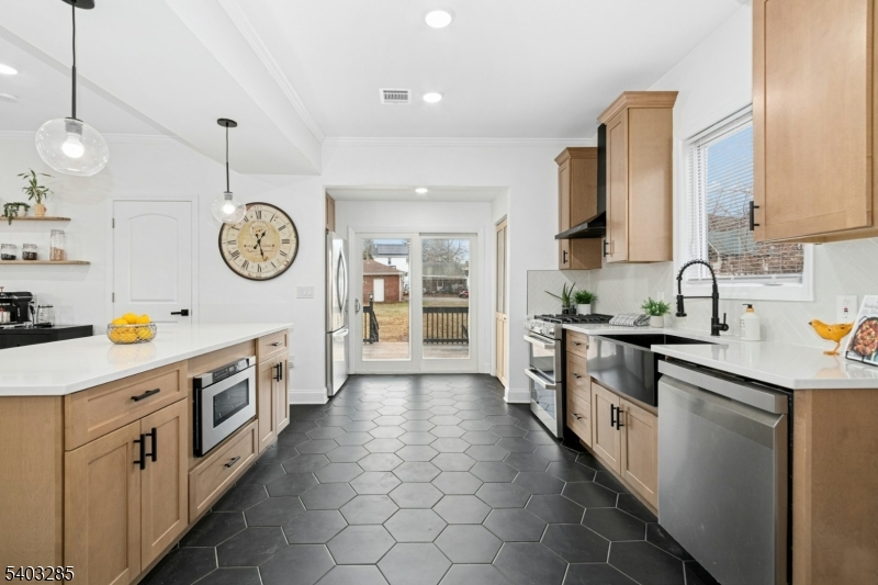 721 Summit Street Linden, NJ 07036 - Photo 6 of 27