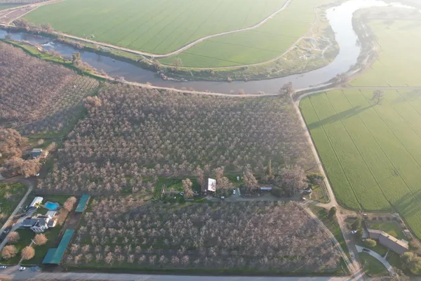$1,274,500 | 21530 Tiburcio Avenue, Laton, CA 93242