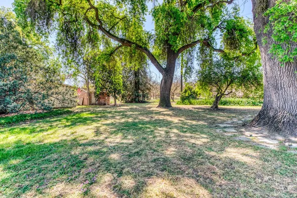 $1,274,500 | 21530 Tiburcio Avenue, Laton, CA 93242