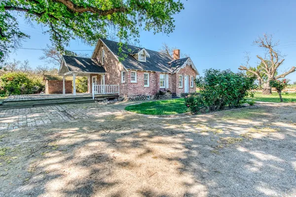 $1,274,500 | 21530 Tiburcio Avenue, Laton, CA 93242