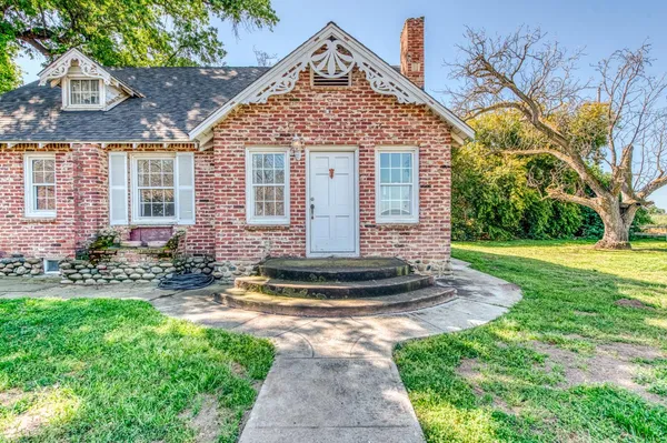 $1,274,500 | 21530 Tiburcio Avenue, Laton, CA 93242