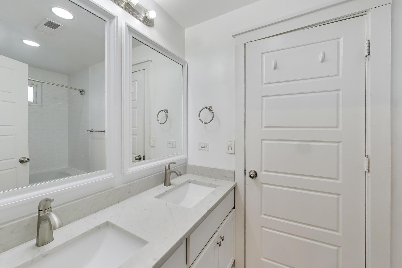 7015 North Sheridan Road Chicago, IL 60626 - Photo 19 of 40 a bathroom with a double vanity sink and mirror