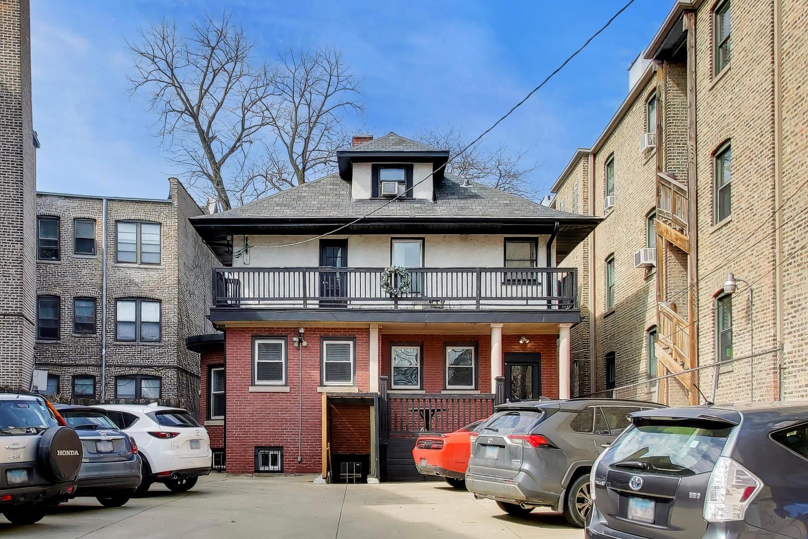 7015 North Sheridan Road Chicago, IL 60626 - Photo 32 of 40 a car parked in front of a building