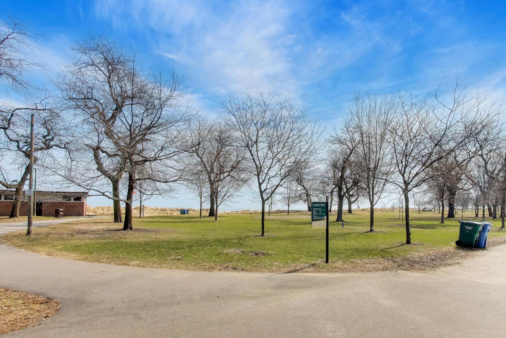 7015 North Sheridan Road Chicago, IL 60626 - Photo 35 of 40 a building with trees in the background