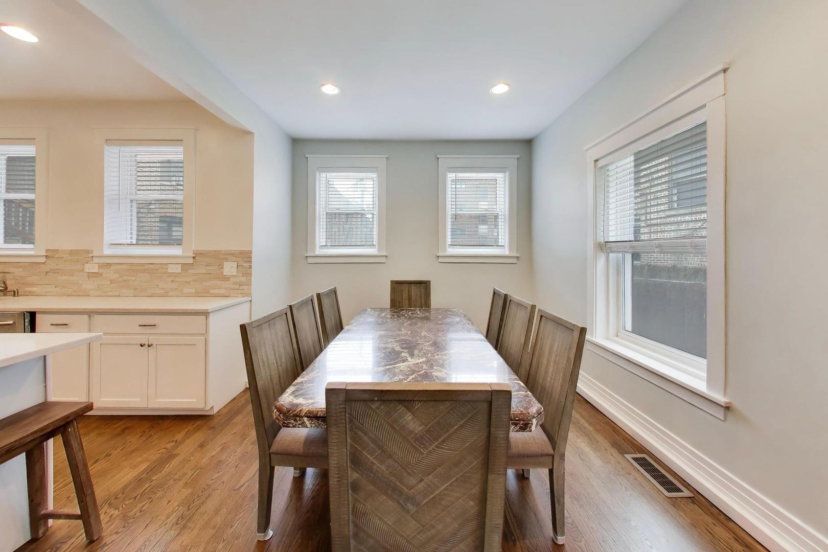 7015 North Sheridan Road Chicago, IL 60626 - Photo 7 of 40 a view of a a dining room with furniture window and wooden floor