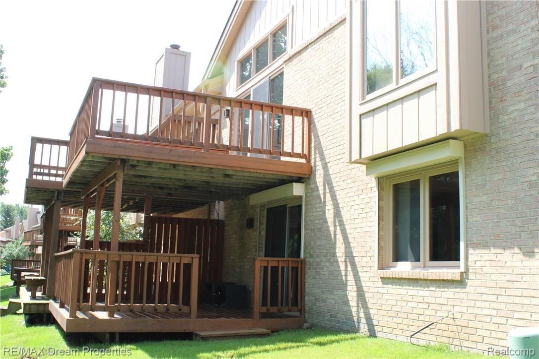 21860 River Ridge Trail Farmington, MI 48335 - Photo 3 of 6 TWO-TIERED DECK