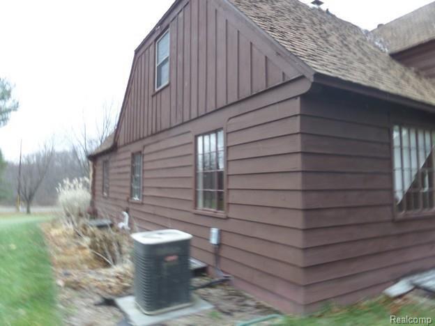 2446 Reid Road Grand Blanc, MI 48439 - Photo 3 of 27 SAM_9918.jpg