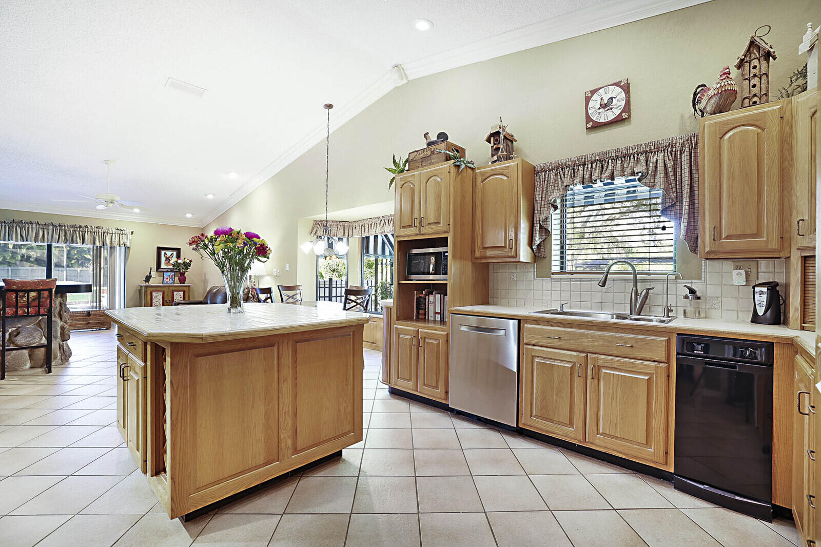 22098 Woodset Way Boca Raton, FL 33428 - Photo 15 of 75 Kitchen