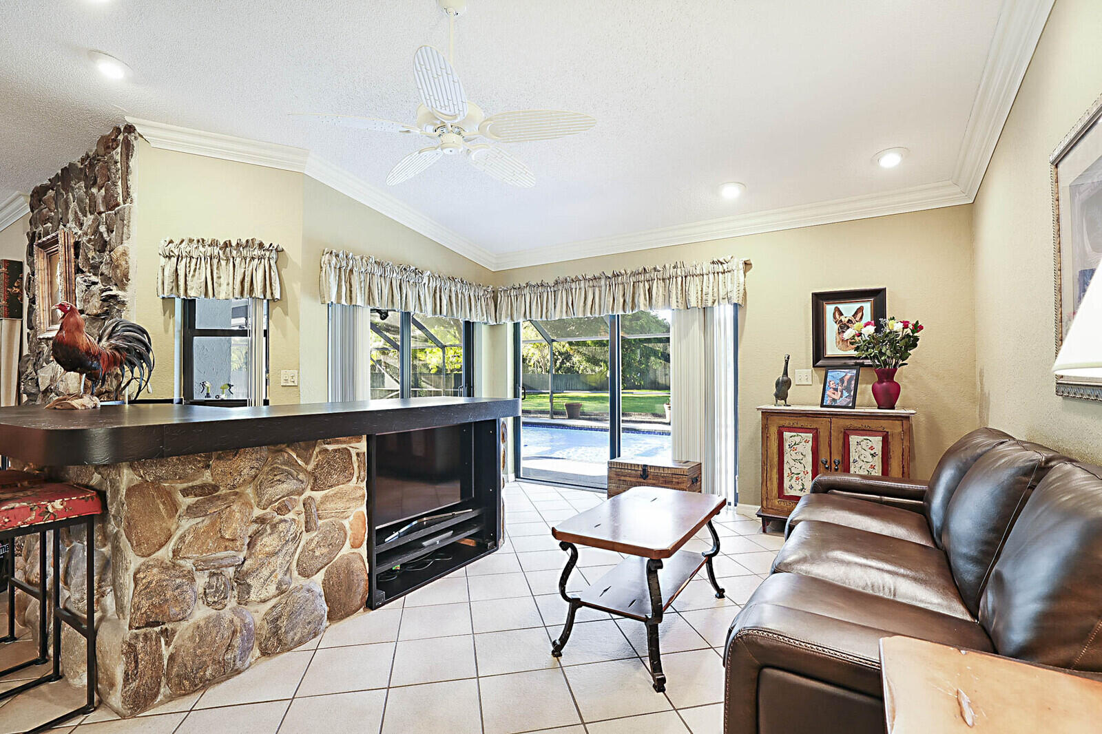 22098 Woodset Way Boca Raton, FL 33428 - Photo 19 of 75 Family Room - Bar