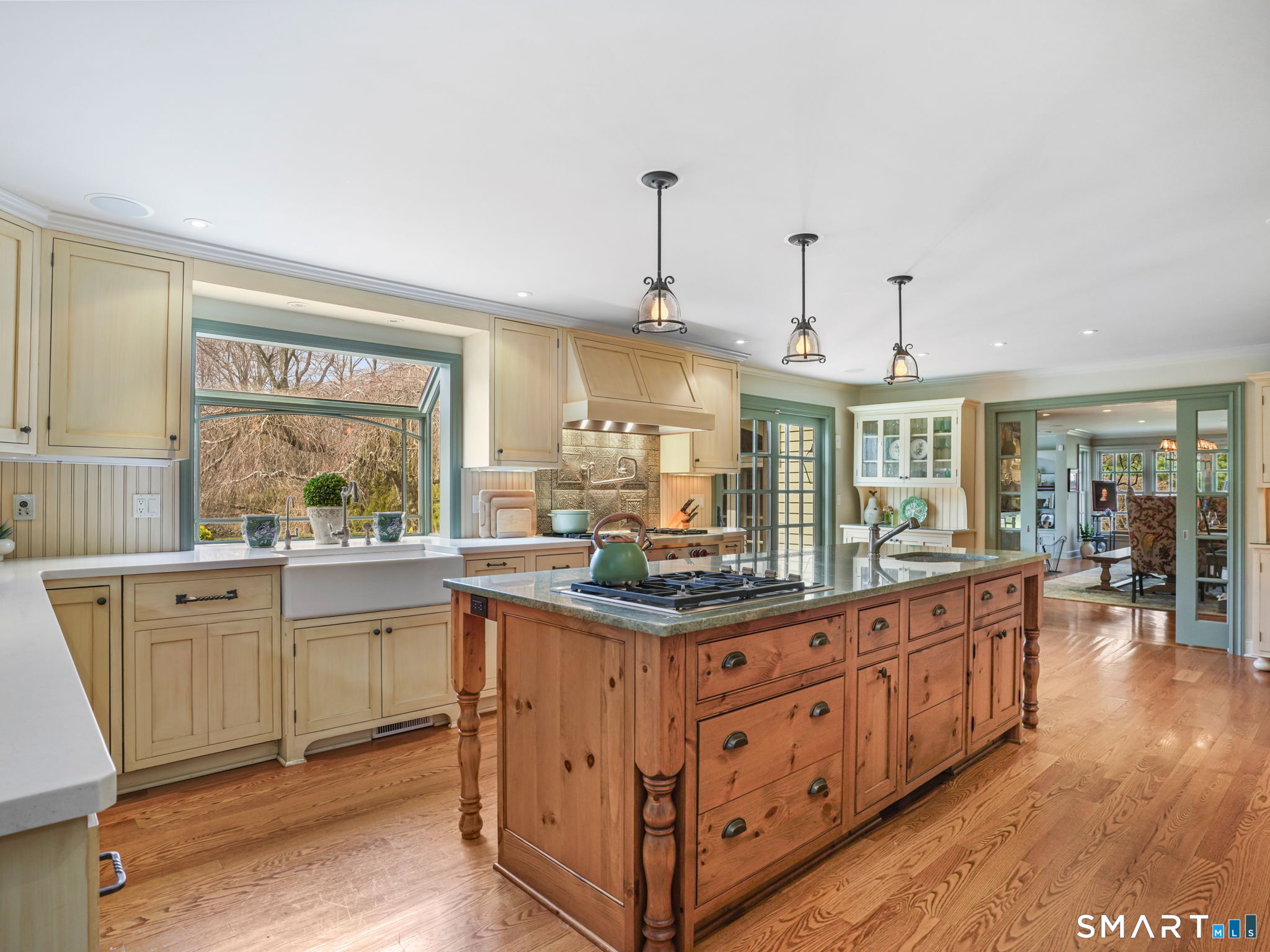 1218 Smith Ridge Road New Canaan, CT 06840 - Photo 10 of 42
