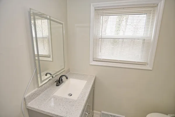 $294,000 | 624 Forest Park Drive, Newburgh, IN 47630