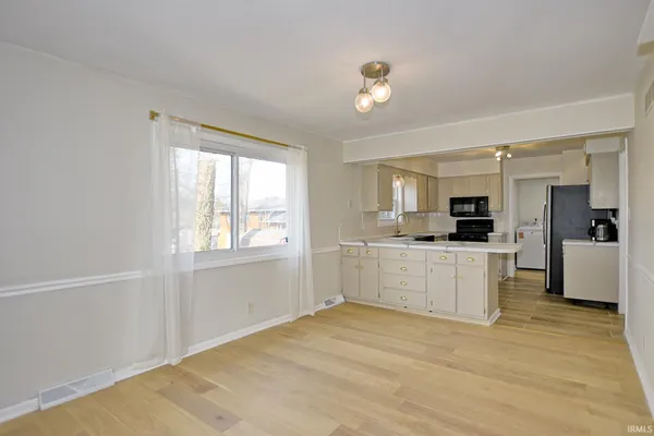 $294,000 | 624 Forest Park Drive, Newburgh, IN 47630