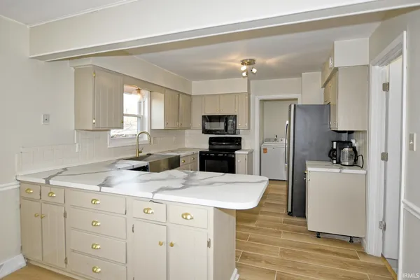 $294,000 | 624 Forest Park Drive, Newburgh, IN 47630