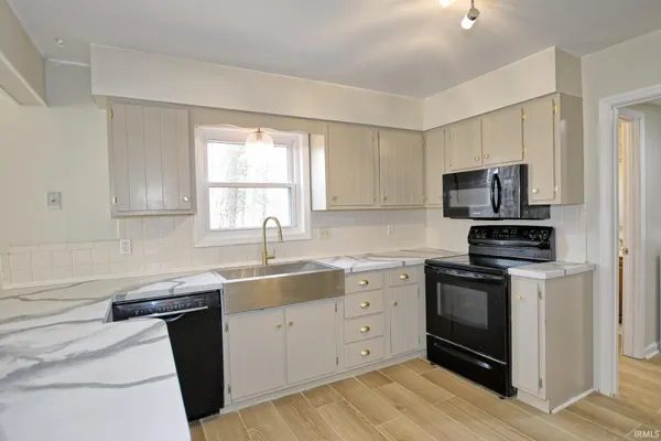 $294,000 | 624 Forest Park Drive, Newburgh, IN 47630