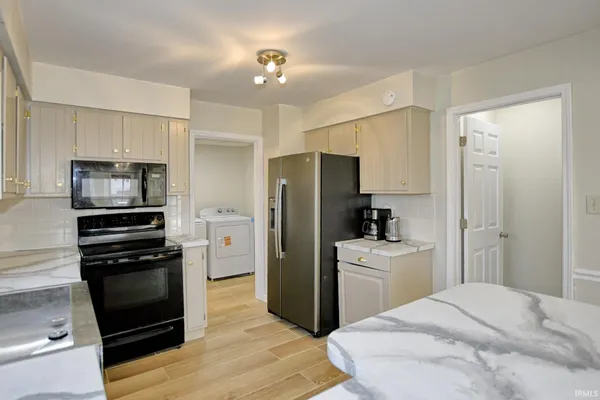 $294,000 | 624 Forest Park Drive, Newburgh, IN 47630