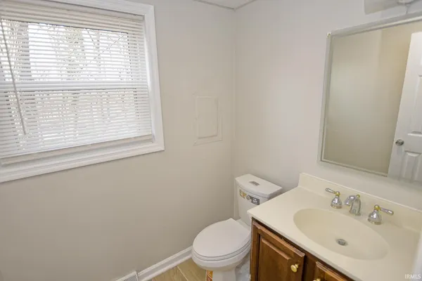 $294,000 | 624 Forest Park Drive, Newburgh, IN 47630