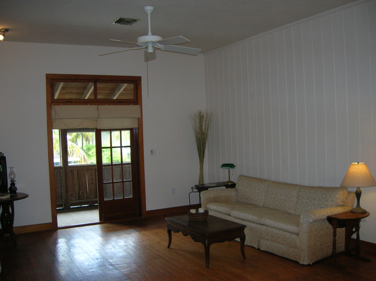 428 Blackbeard Road Summerland Key, FL 33042 - Photo 3 of 10 Living Area