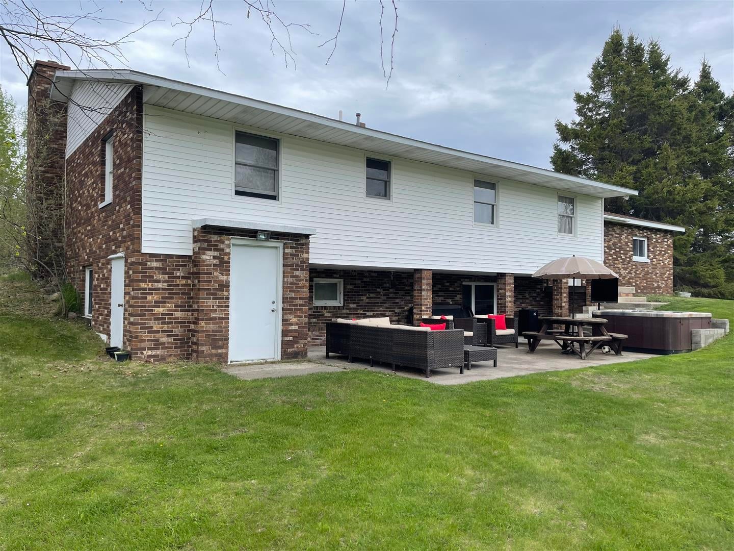 2364 Vanyea Road Cheboygan, MI 49721 - Photo 2 of 38 Gallery Image 2
