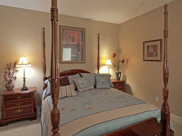 17716 Circa Oriente Rancho Santa Fe, CA 92067 - Photo 11 of 25 Guest Bedroom