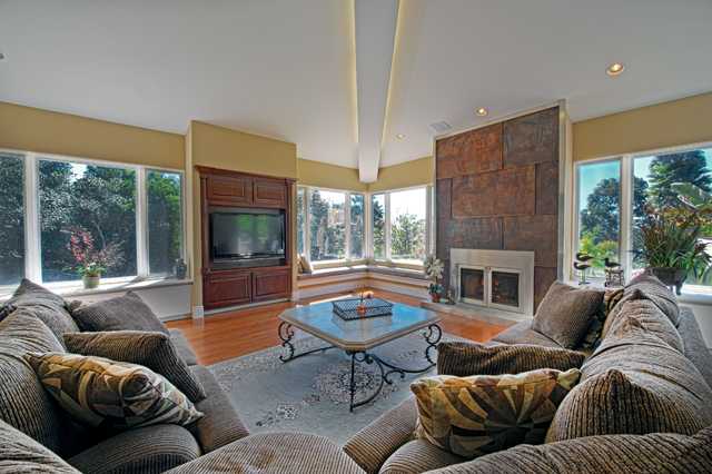 17716 Circa Oriente Rancho Santa Fe, CA 92067 - Photo 5 of 25 Family Room