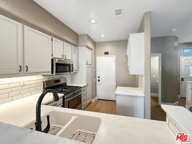 $3,200 | 27109 Teton Trail, Unit 90, Valencia, CA 91354