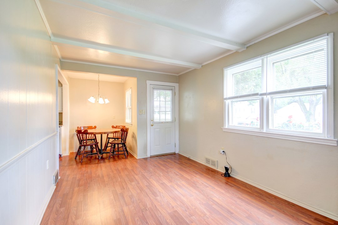 2902 Leonard Street Springfield, IL 62704 - Photo 3 of 30 Gallery Image 3