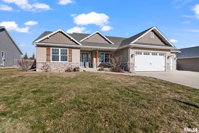 $449,900 | 1821 Avenel Lane, Chatham, IL 62629
