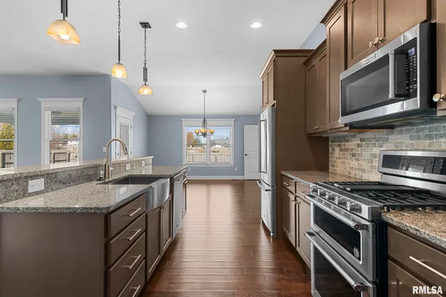 $449,900 | 1821 Avenel Lane, Chatham, IL 62629