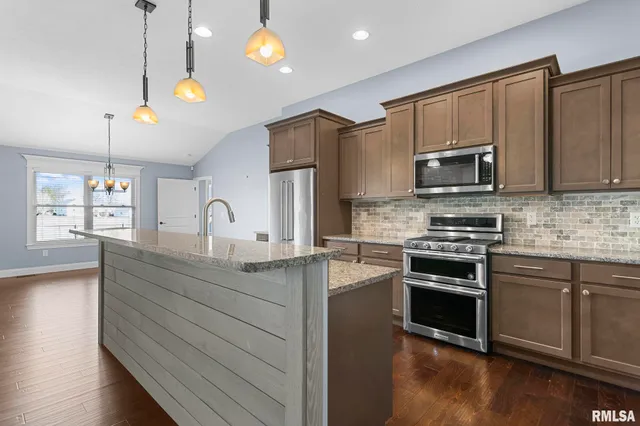 $449,900 | 1821 Avenel Lane, Chatham, IL 62629