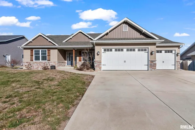 $449,900 | 1821 Avenel Lane, Chatham, IL 62629