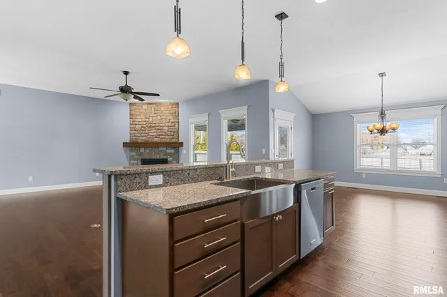 $449,900 | 1821 Avenel Lane, Chatham, IL 62629