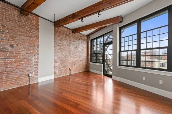 $5,750 | 126 North Washington Street, Unit 4, Boston, MA 02114