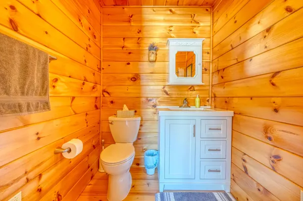 $799,900 | 35 South Tall Pines Lane, Belgrade, ME 04917