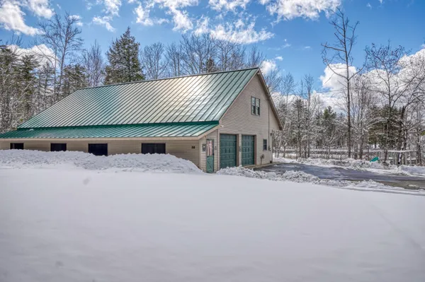 $799,900 | 35 South Tall Pines Lane, Belgrade, ME 04917