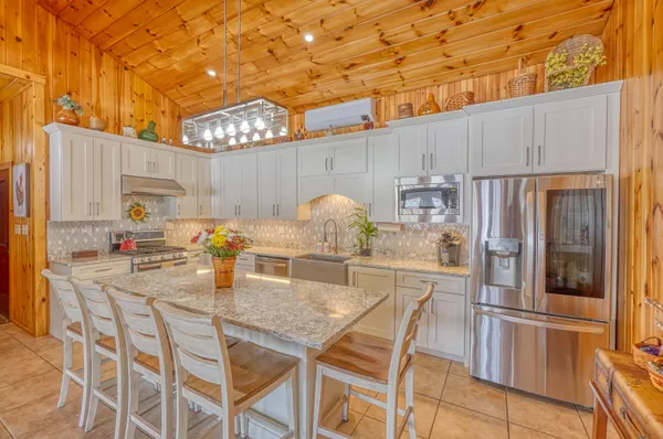 $799,900 | 35 South Tall Pines Lane, Belgrade, ME 04917